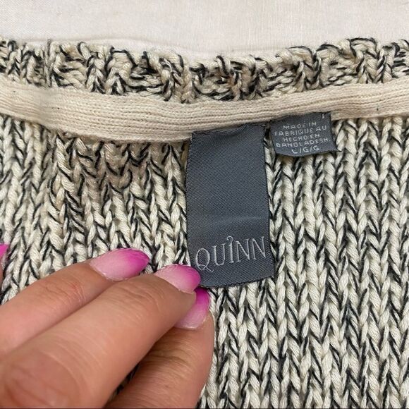 Quinn Brand Grey and White High Low long Sleeved‎ Zipper Accent Sweater Large - Picture 7 of 12